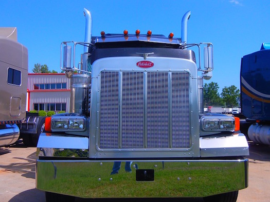 eighteen wheeler truck in Alabama