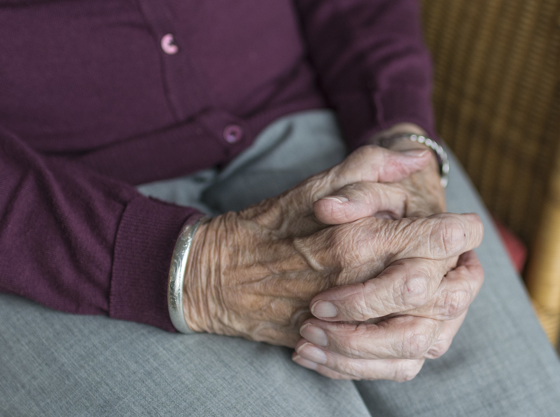 New Law Allows Banks and Brokers to Fight Elder Abuse-elderely hands